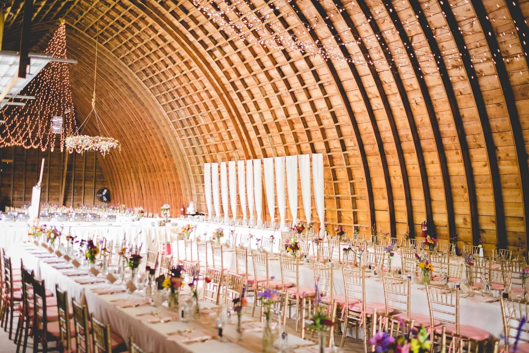a large room filled with lots of tables and chairs