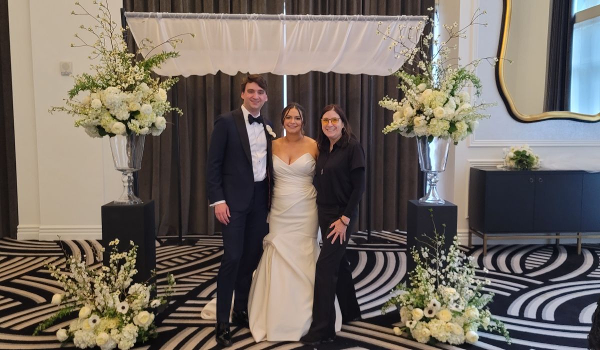 Creates a Private Moment